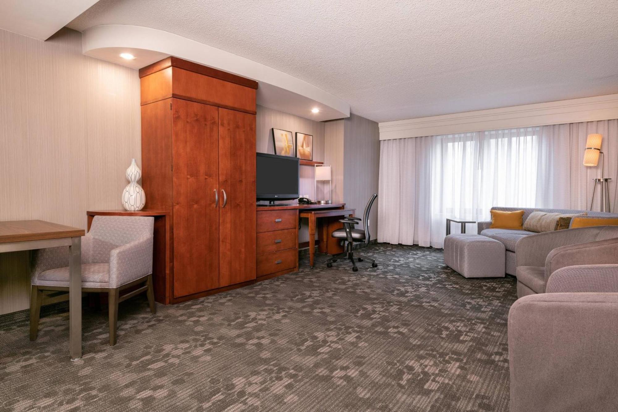Courtyard By Marriott Newark-University Of Delaware Экстерьер фото
