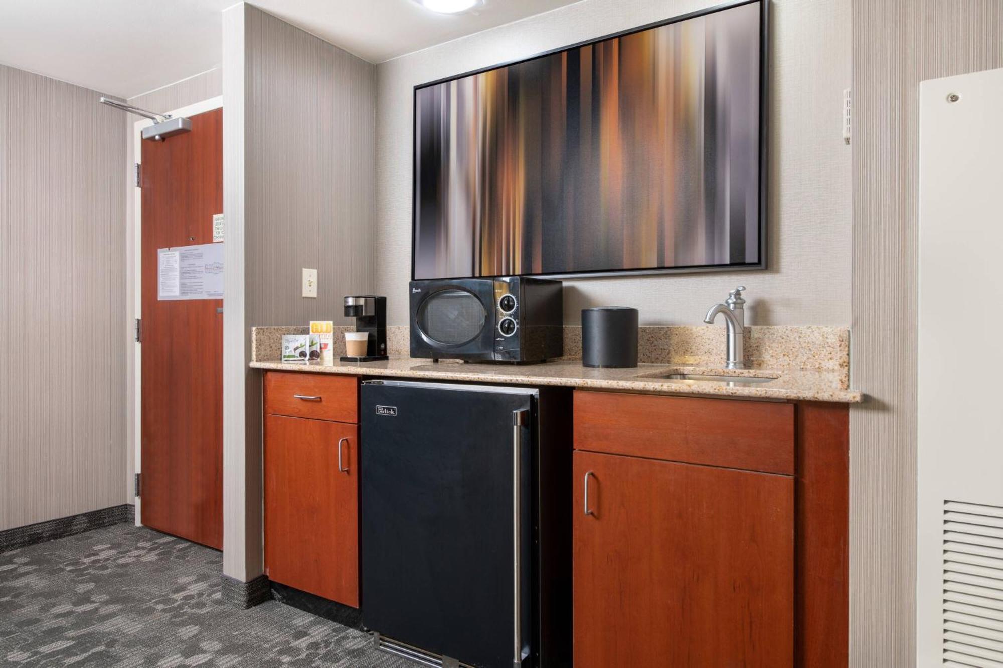 Courtyard By Marriott Newark-University Of Delaware Экстерьер фото