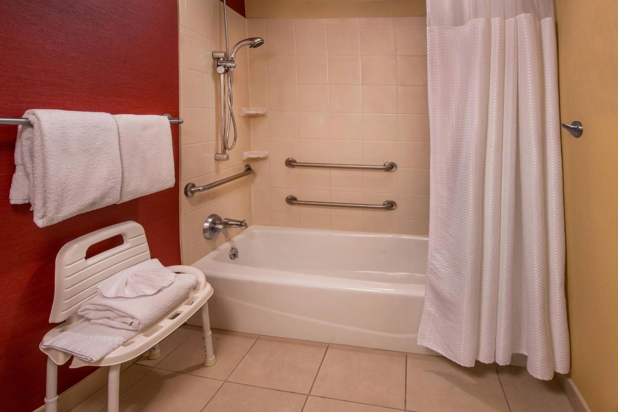 Courtyard By Marriott Newark-University Of Delaware Экстерьер фото