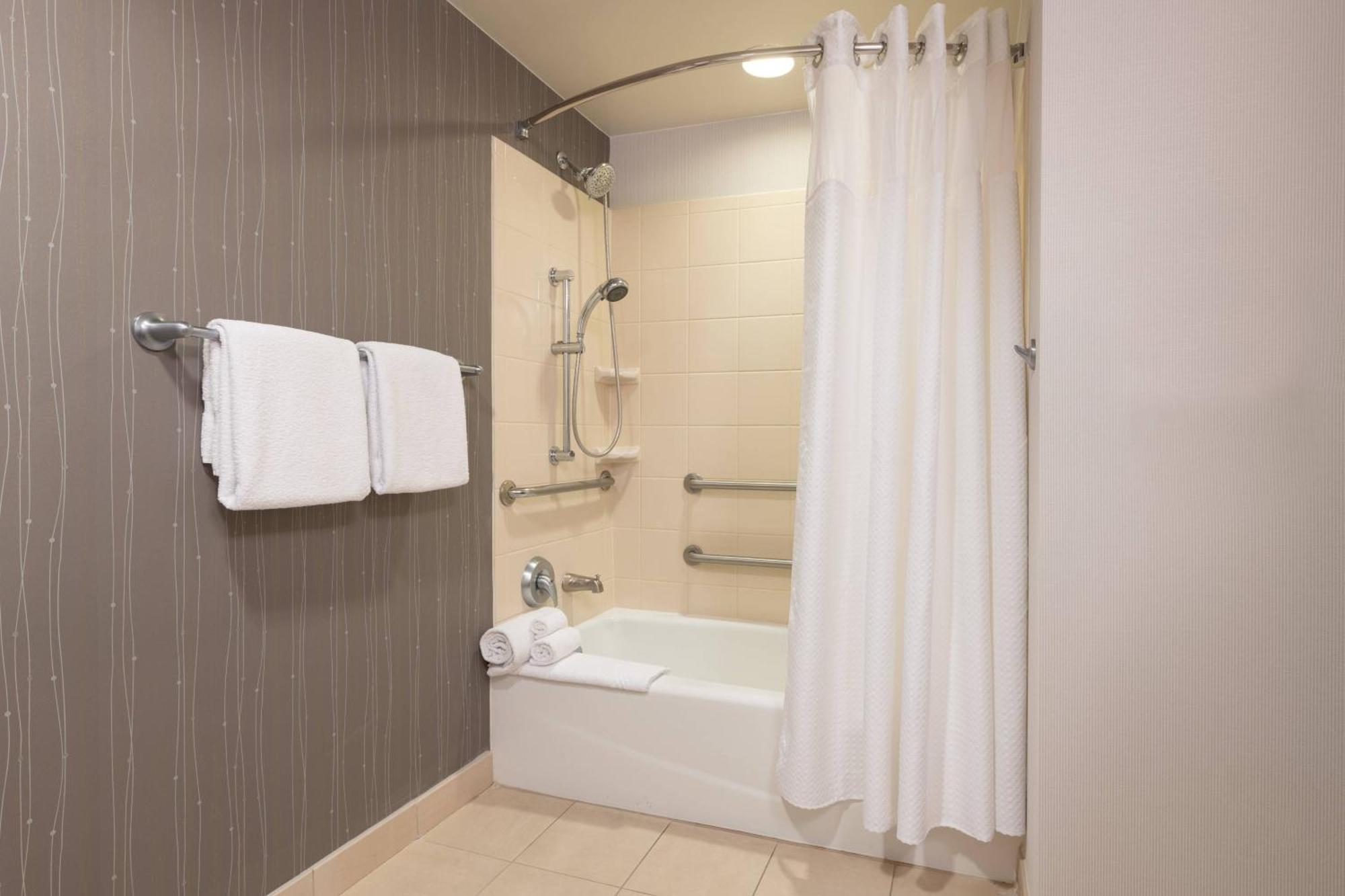 Courtyard By Marriott Newark-University Of Delaware Экстерьер фото