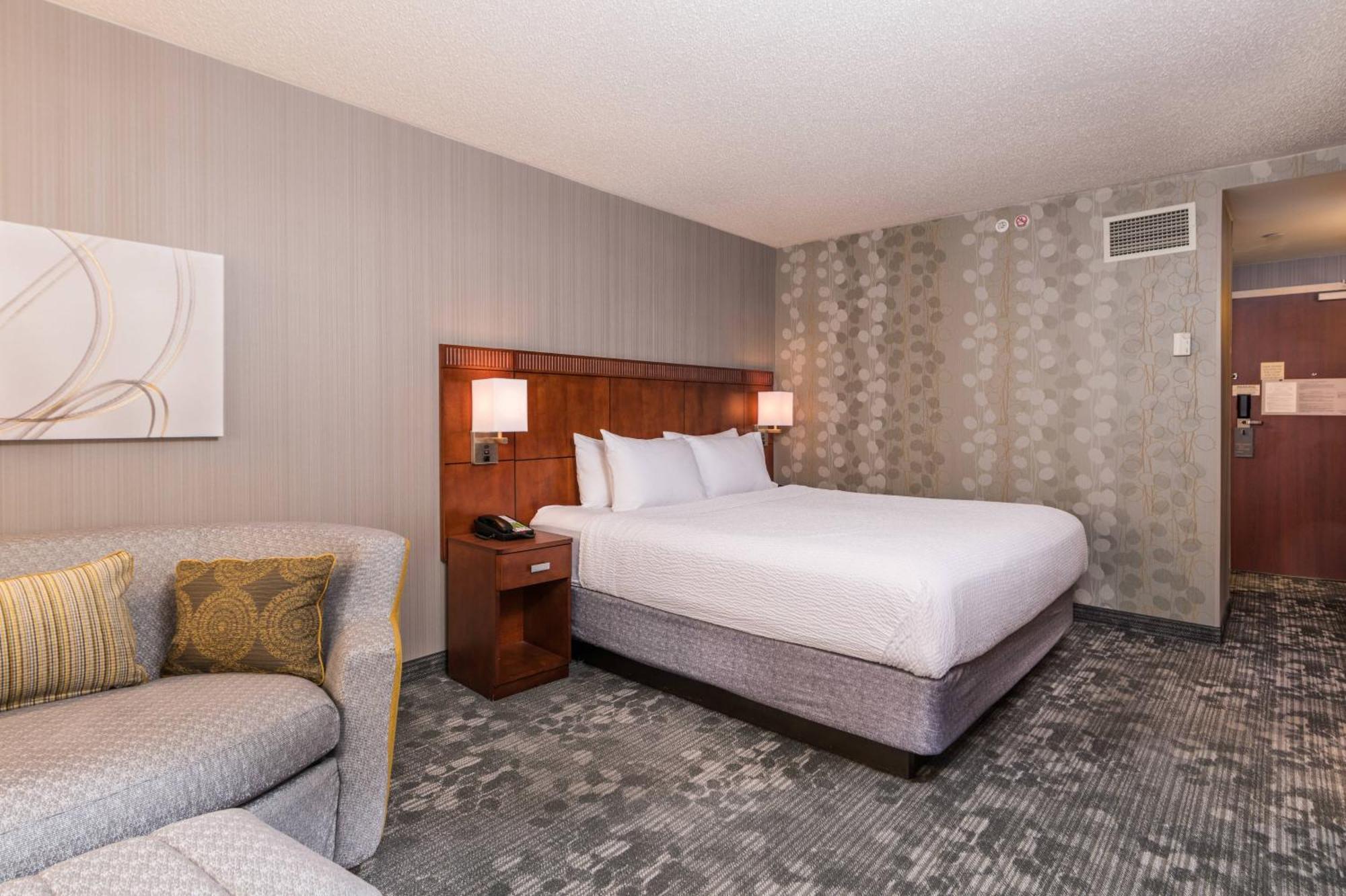 Courtyard By Marriott Newark-University Of Delaware Экстерьер фото
